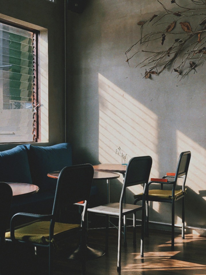 The Ultimate Guide to Removing Bird Poop from Outdoor Furniture