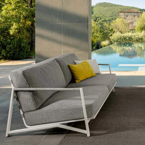 The Best Time to Buy Patio Furniture to Save Big