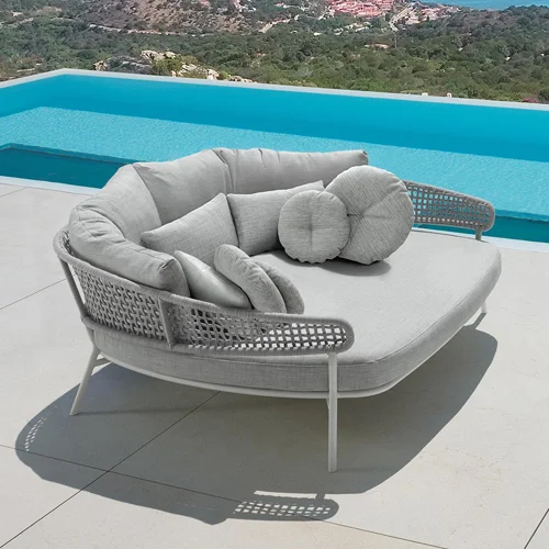 The Best Time to Buy Patio Furniture in Florida for Maximum Savings