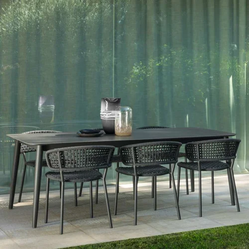 How to Furnish Patio Furniture on Pea Gravel