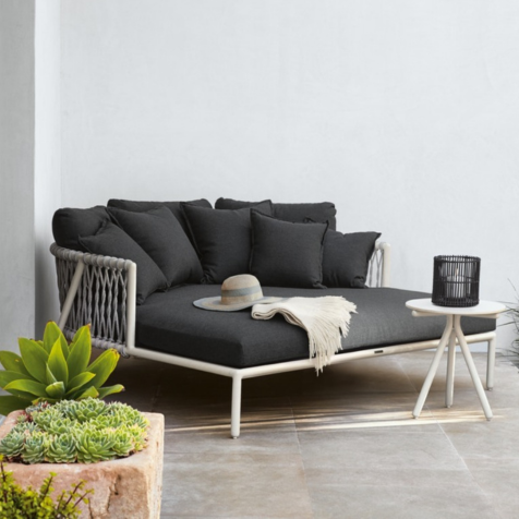 Tips for Safely Putting Furniture on a Freshly Poured Concrete Patio