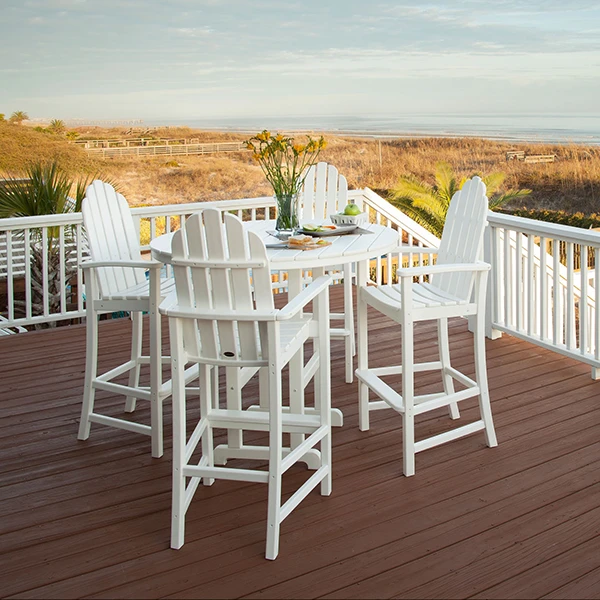 Casual Patio Furniture Creates a Relaxing Backyard Oasis