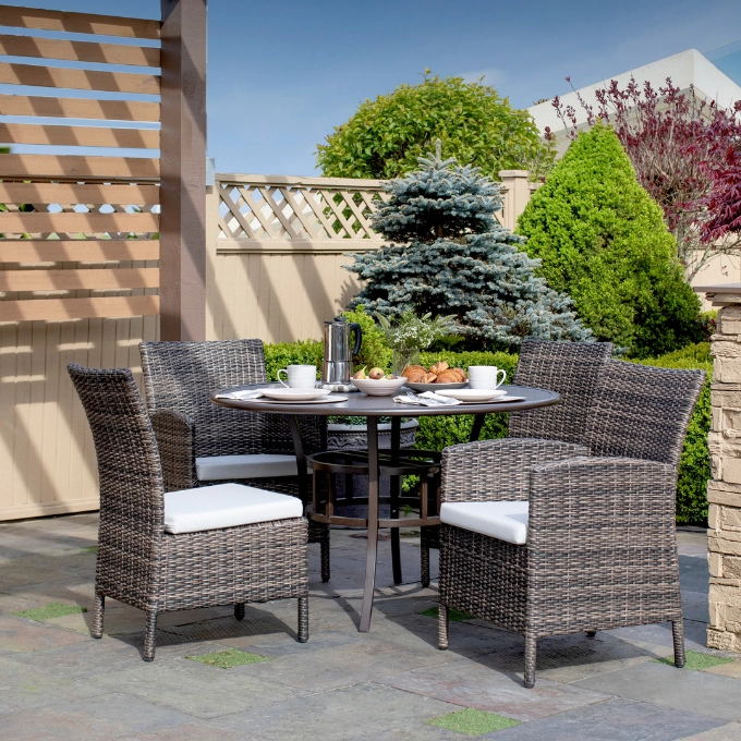 5 Easy Steps to Remove Mold from Outdoor Furniture
