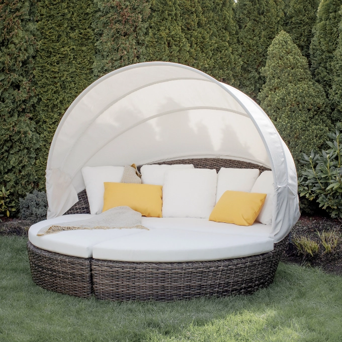 Wicker vs Rattan: Which is the Better Choice for Outdoor Furniture?