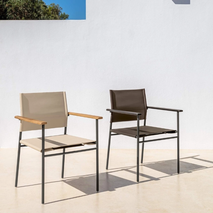 5 Easy Ways to Remove Pollen from Your Outdoor Furniture
