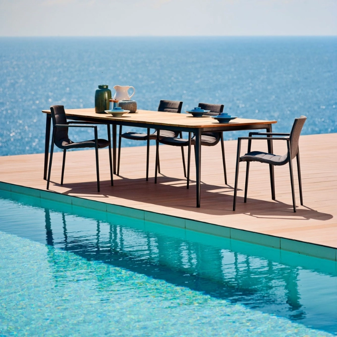 What Makes Teak Outdoor Furniture the Best Choice for Your Patio?