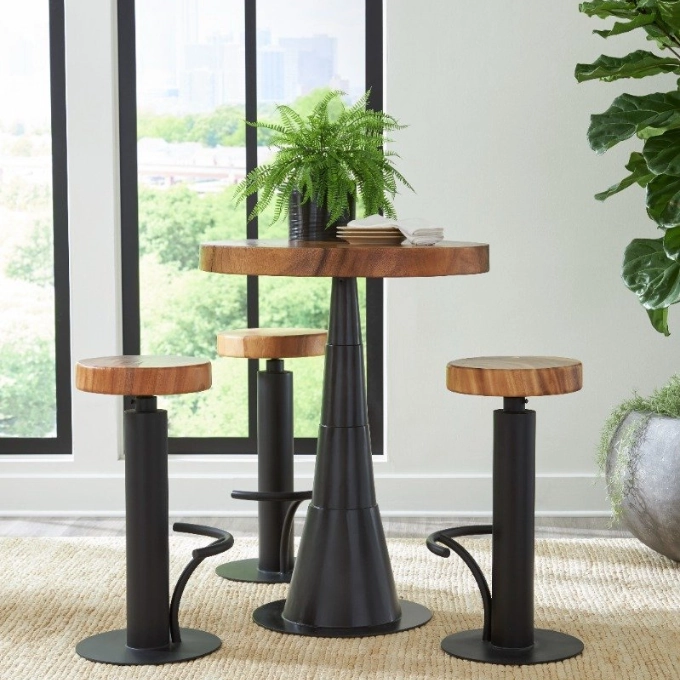 SKYLINE DESIGN Furniture Adapts to All Environments
