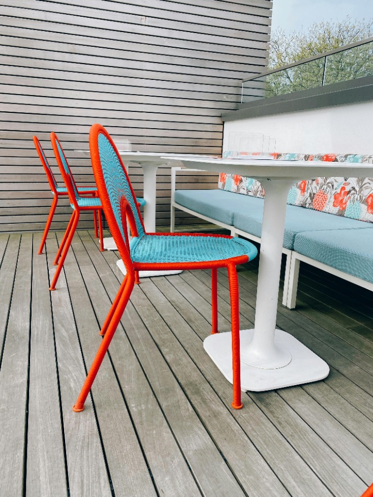 Best Patio Furniture Colors for Red Brick: Discover the perfect hues that complement red brick exteriors for a stylish outdoor space.