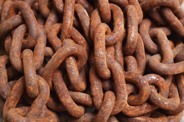 Effective rust removal methods for wrought iron outdoor furniture: restore your patio pieces with these simple tricks!