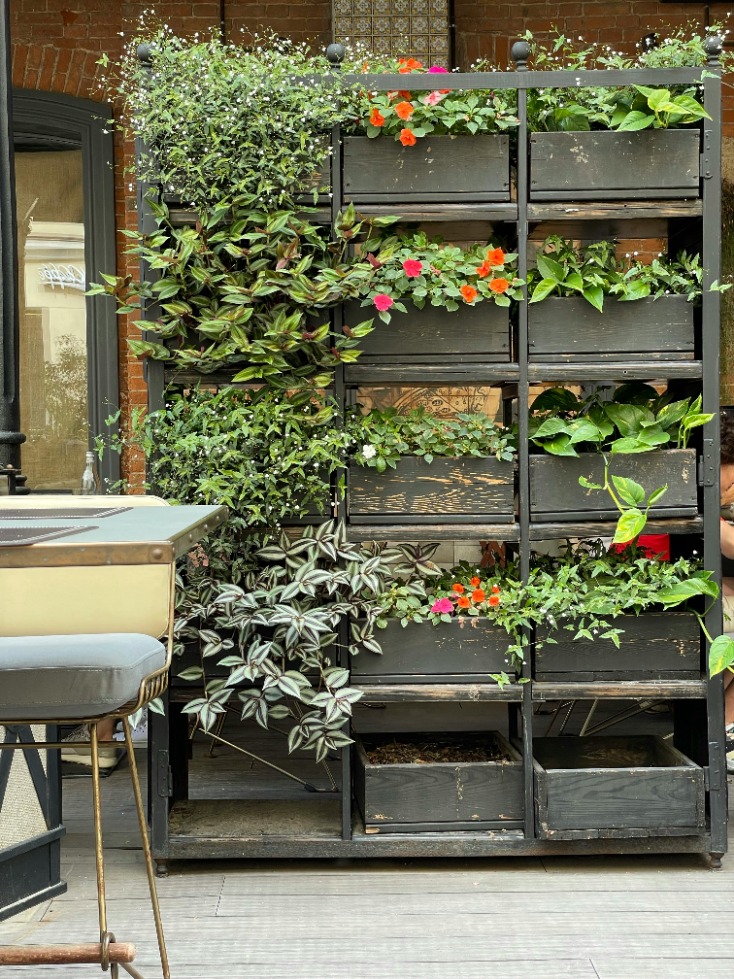 Top tips for maintaining your cast aluminum patio furniture: protecting from rust, cleaning regularly, and storing properly to extend its lifespan.