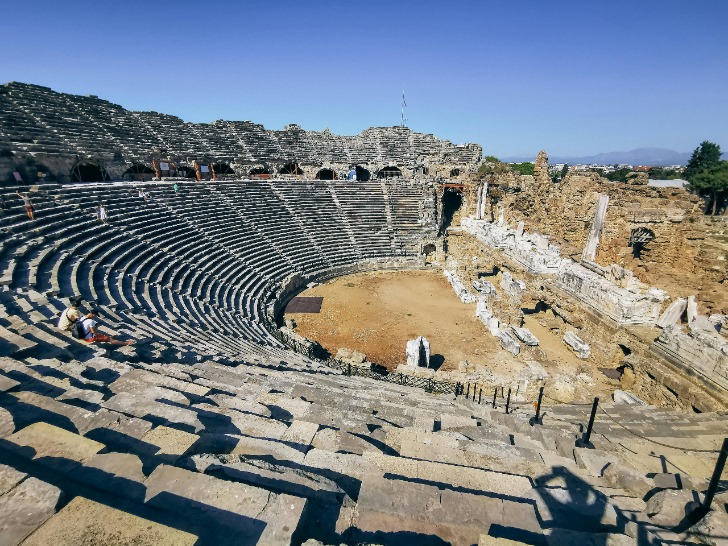 Enhance Your Poolside Oasis with Ledge Lounger Side Table in Sandstone – Perfect for Outdoor Relaxation and Entertaining