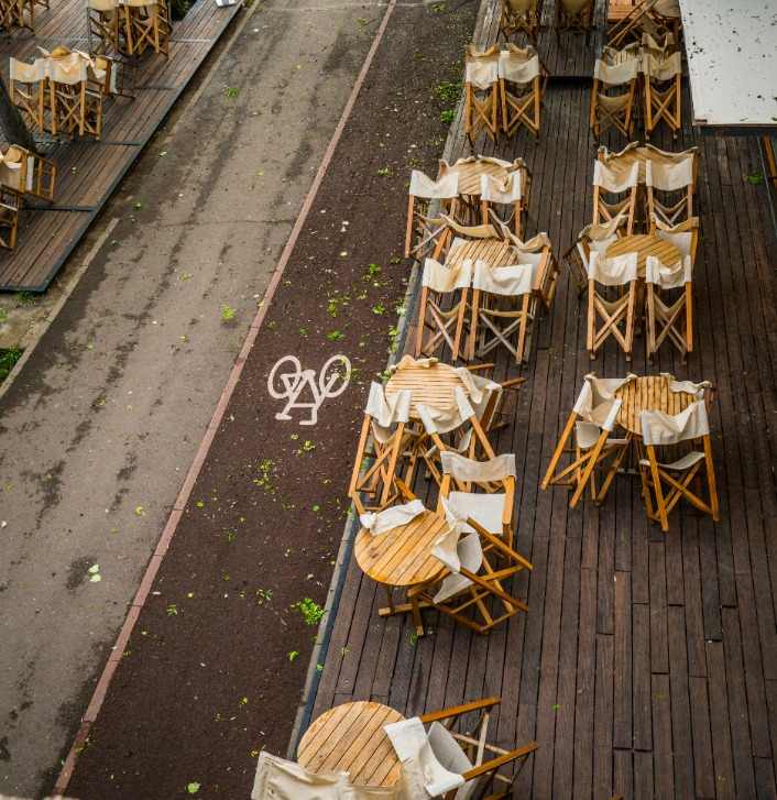 10 Effective Ways to Keep Bugs Away from Your Patio Furniture: Natural and DIY Solutions for a Bug-Free Outdoor Space!