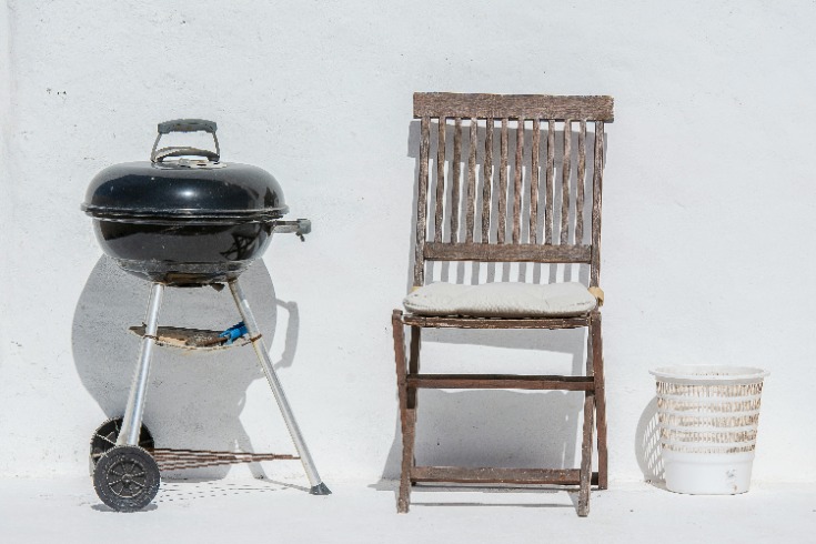 Effective tips for cleaning bird poop off of outdoor furniture – Keep your patio looking pristine with these simple and efficient cleaning methods.