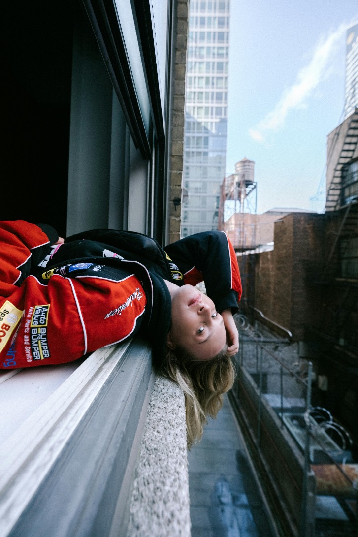 Explore the sleek and stylish Ledge Lounger specs for your outdoor oasis – perfect for luxury lounging by the pool or patio. Get yours today!