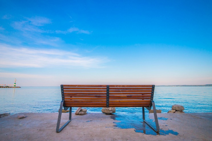 Effective ways to remove water stains from outdoor furniture – a comprehensive guide for restoring the beauty of your patio seating.