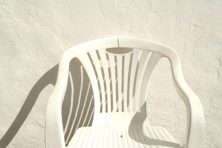 Effective Ways to Remove Mildew from Plastic Outdoor Furniture – Simple solutions to keep your patio furniture looking fresh and clean!