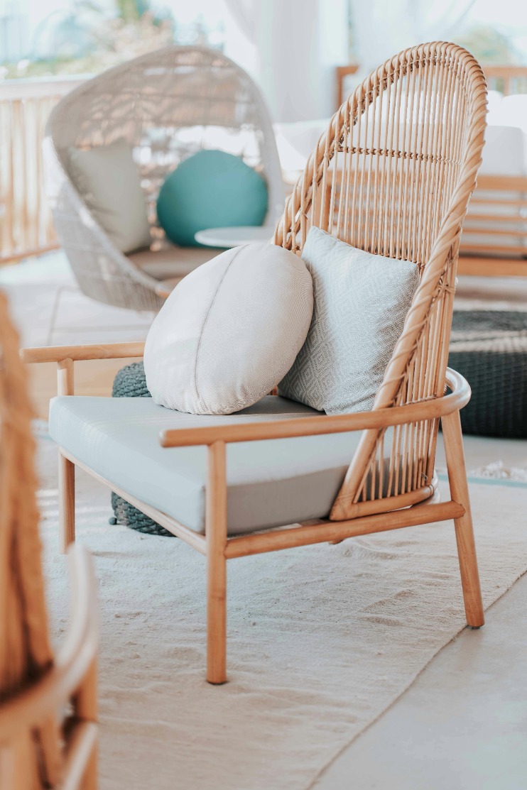 Effective Tips for Removing Mildew from Patio Furniture Cushions – Say goodbye to mildew stains with these easy and efficient cleaning methods!