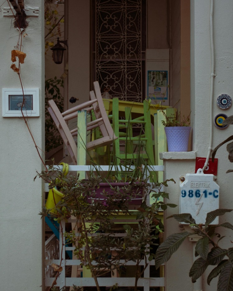 Top Tips for Choosing the Perfect Color for Your Patio Furniture – Find out what color should I paint my patio furniture for a stylish outdoor space!