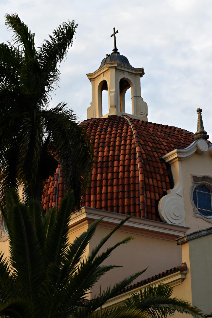 Elevate Your Poolside Experience with Ledge Lounger Florida: Stylish and Functional Outdoor Furniture for Ultimate Relaxation