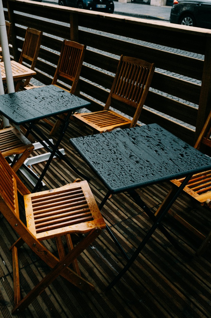 Tips for Protecting Outdoor Wood Furniture from Rain: Waterproof sealants, covers, and proper maintenance techniques to extend the life of your patio furniture. ⛈️🌲