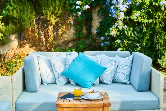 Discover the Benefits of Eucalyptus Wood for Outdoor Furniture: Durable, Sustainable, and Stylish for Your Outdoor Space