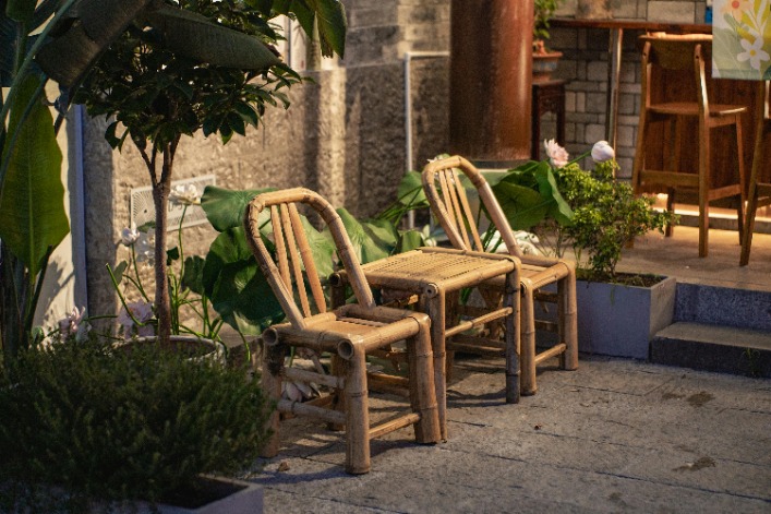 Discover the prime time for outdoor furniture shopping to score the best deals and selection for your outdoor oasis – find top tips here!