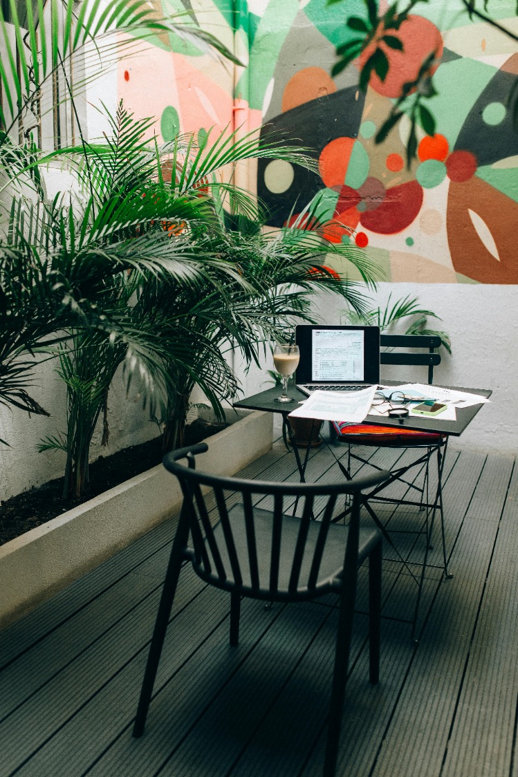 Revive Your Outdoor Space: Learn How to Remove Oxidation from Aluminum Patio Furniture with These Easy Steps!