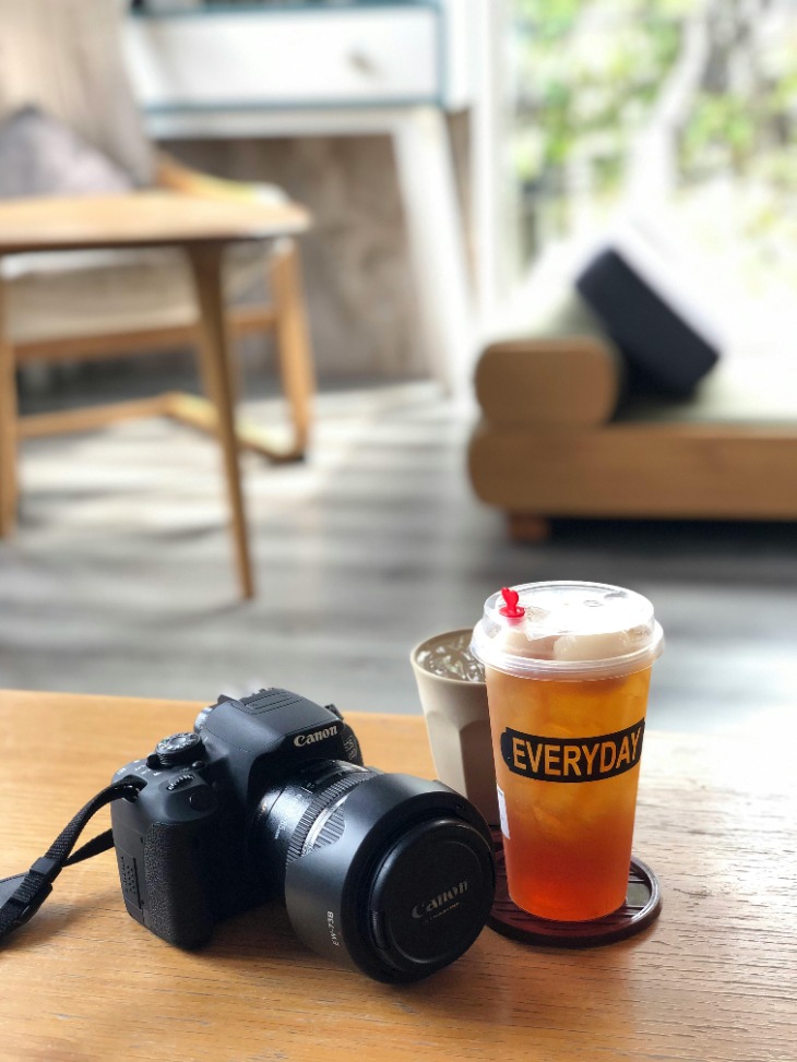 Transform your poolside experience with the sleek and versatile Ledge Lounger Table – perfect for relaxing and enjoying drinks in the sun.