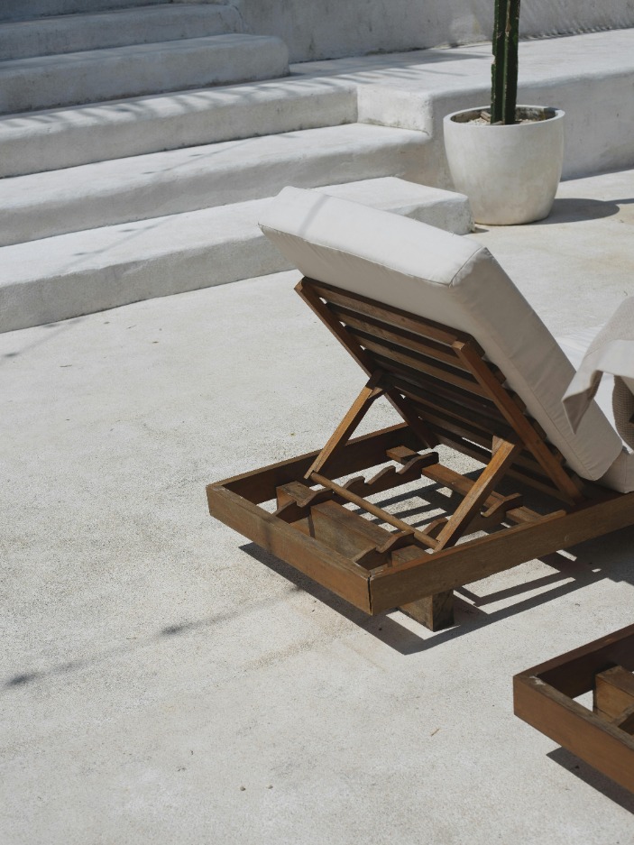 Protect Your Patio Furniture: Learn What Happens When It Rains & How to Prevent Damage with Simple Tips & Maintenance Techniques