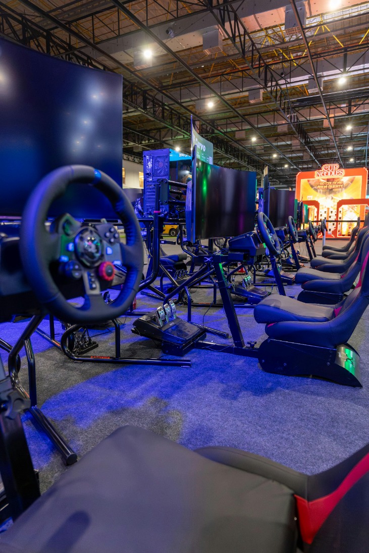 Luxurious Ledge Lounge Experience at PNC Arena: Unwind in Style & Comfort