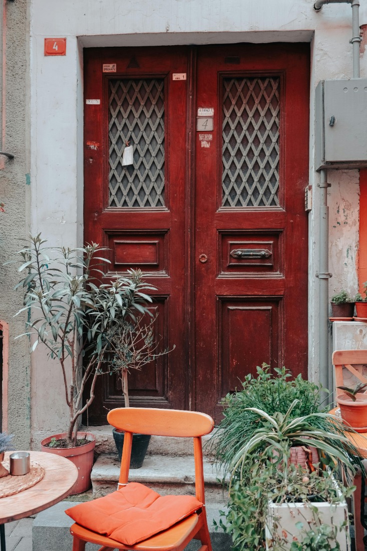 Effective Ways to Remove Rust Stains from Outdoor Furniture: Expert Tips and Solutions for Rust Removal on Outdoor Furniture