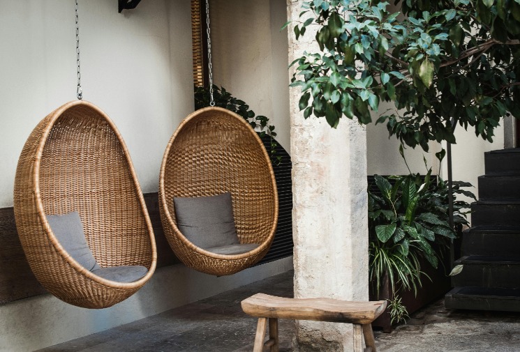 Top tips for removing tree sap from patio furniture: effective solutions for a clean outdoor space!